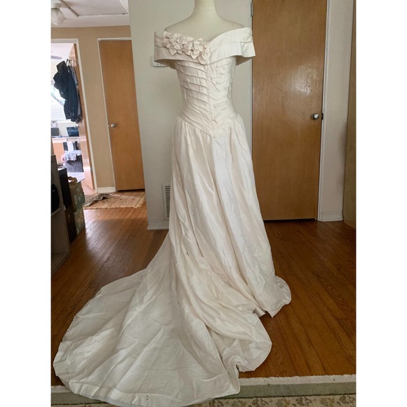 camelot Dresses & Skirts - Vintage Off The Shoulder Camelot Collection Silk Wedding Gown